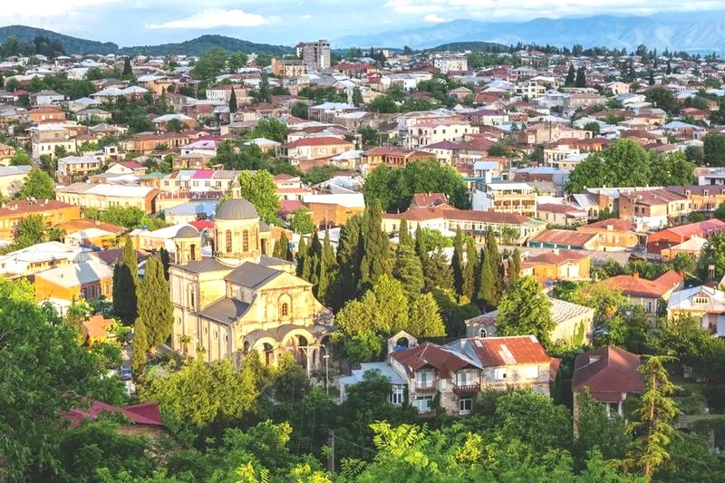 Ile czasu zajmuje lot z Warszawy do Kutaisi? Sprawdź, co warto wiedzieć!