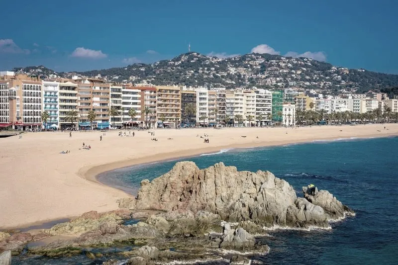 Jak dojechać z Girony do Lloret de Mar: praktyczny przewodnik