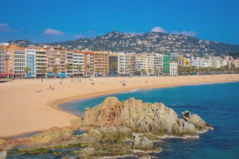Jak łatwo dotrzeć z Lloret de Mar do Barcelony? Oto najlepsze opcje!