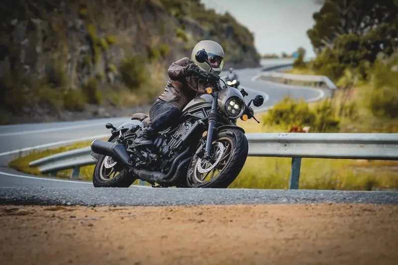 Jakie opony wybrać do turystyki, by podróż była komfortowa?