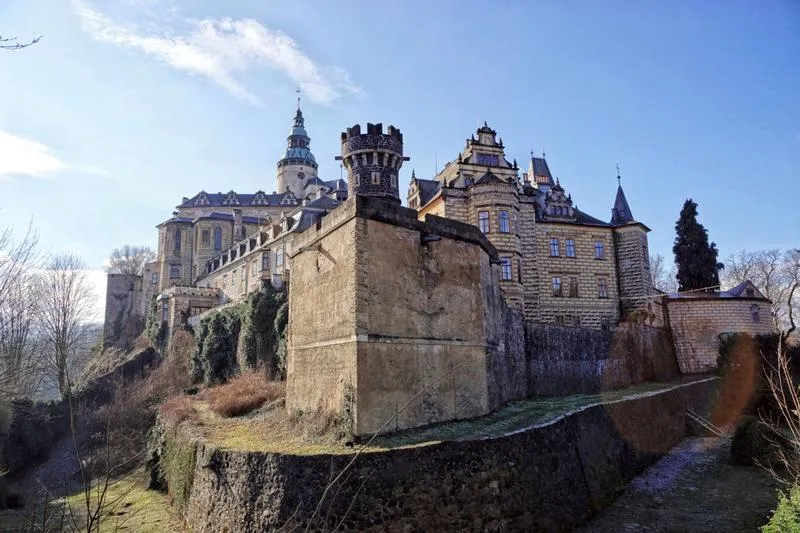 Odkryj, jak dojechać do zamku Frydlant i ciesz się niezapomnianą przygodą