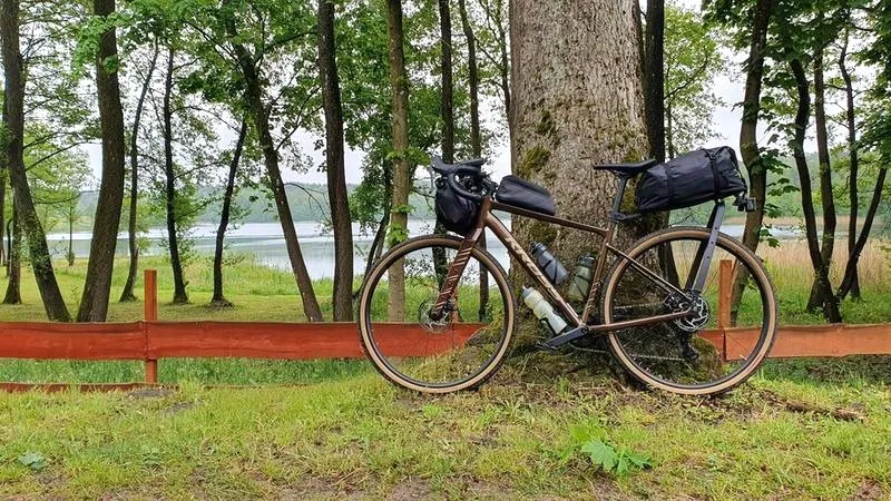 Przewodnik: Co spakować na wyprawę rowerową, by niczego nie zabrakło