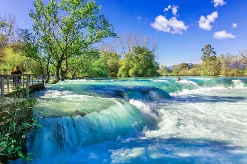 Przewodnik po podróży: jak dojechać z Side do Manavgat?