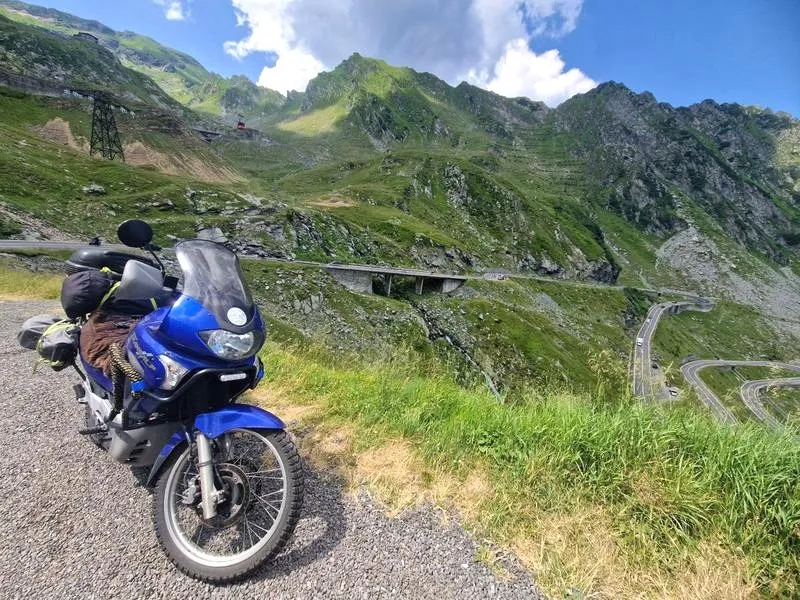 Turystyka motocyklowa: Co zabrać, aby każda podróż była udana?