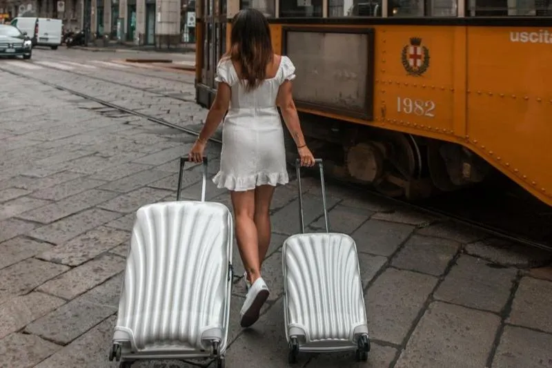 Walizka na miarę Twoich potrzeb: ABS czy polipropylen? Wybór, który ma znaczenie