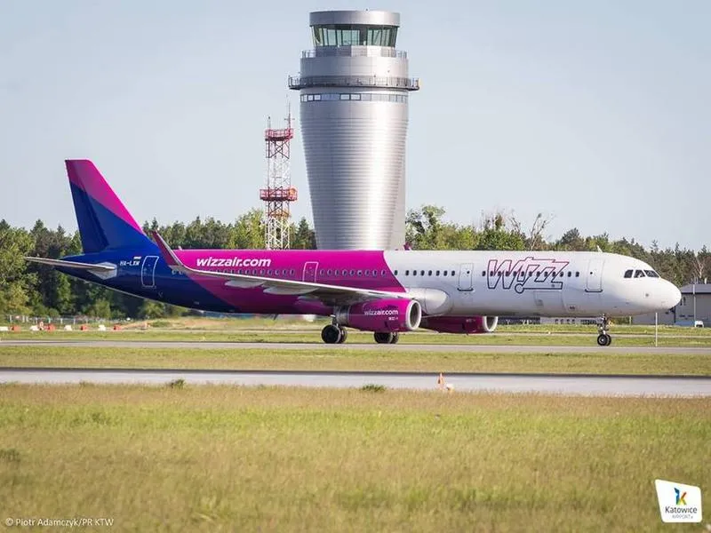 Z Katowic do Albani – ile czasu zajmuje podróż samolotem?